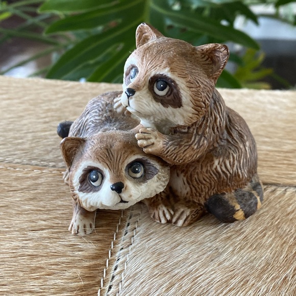 Vintage Homco Porcelain Raccoons Figurine - Picture 2 of 8